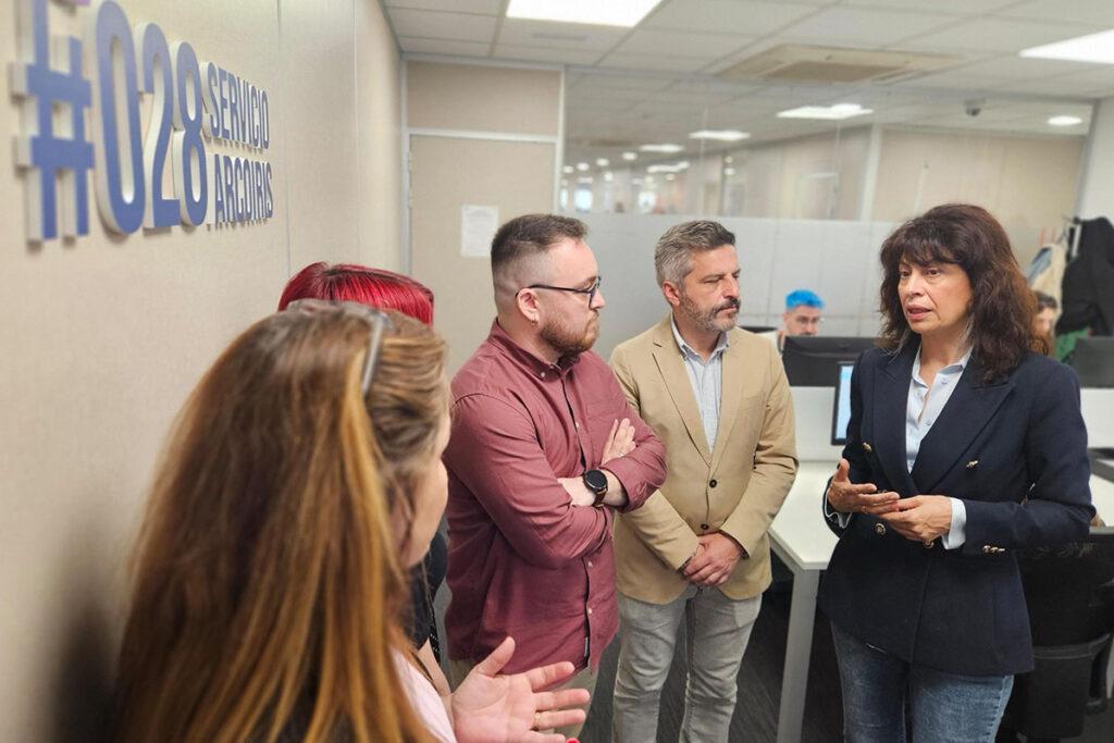 La ministra de Igualdad, Ana Redondo, visita las instalaciones del servicio de atención a los delitos de odio y de discriminación hacia las personas lgtbi+ con motivo del Día Internacional contra la lgtbifobia.