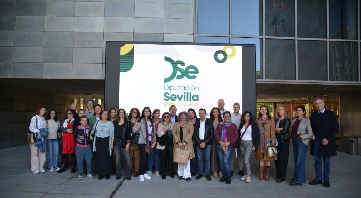 La Diputación de Sevilla concluye un programa pionero de formación en diversidad LGTBI para empleados públicos