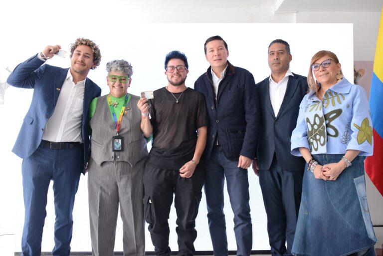 Colombia incorpora las categorías «trans» y «no binario» en los documentos de identidad