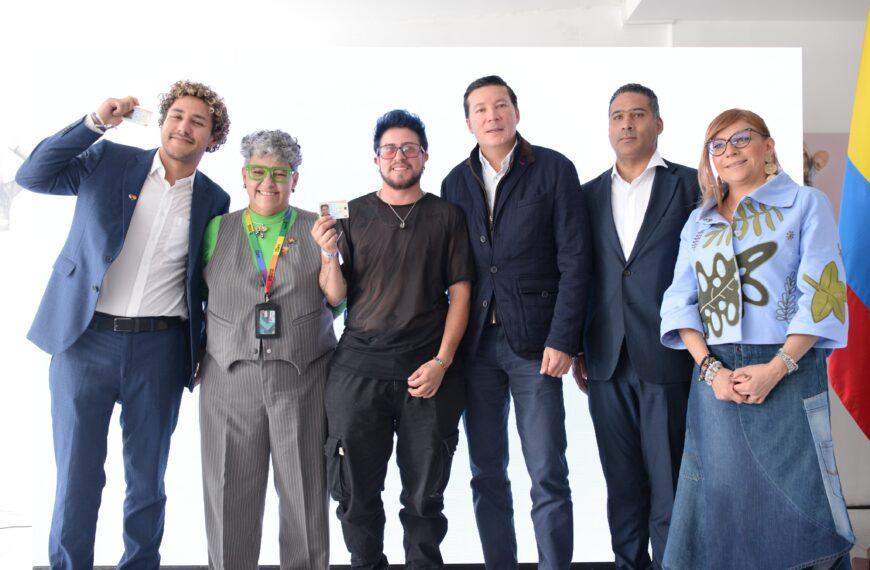 Colombia incorpora las categorías «trans» y «no binario» en los documentos de identidad