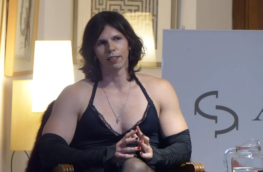 El movimiento LGTBIQA+ andaluz respalda al filósofo queer Simón Cano Le Tiec frente a las amenazas y la censura