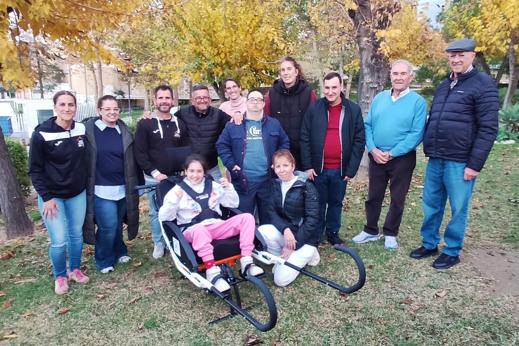 Un avance importante hacia la Integración, Alhaurín el Grande compra una silla especial para caminar y correr