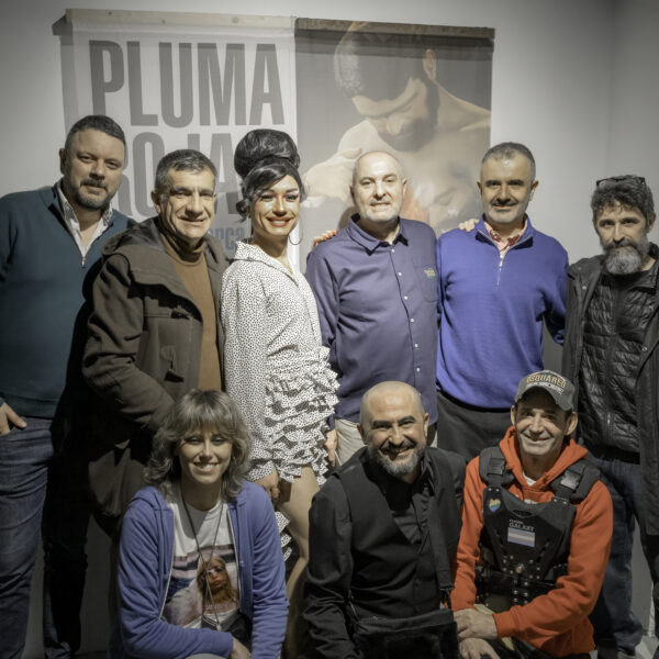 “Pluma Roja” consolida su éxito de público y refuerza su relato sobre la memoria LGTBIQ+ en España