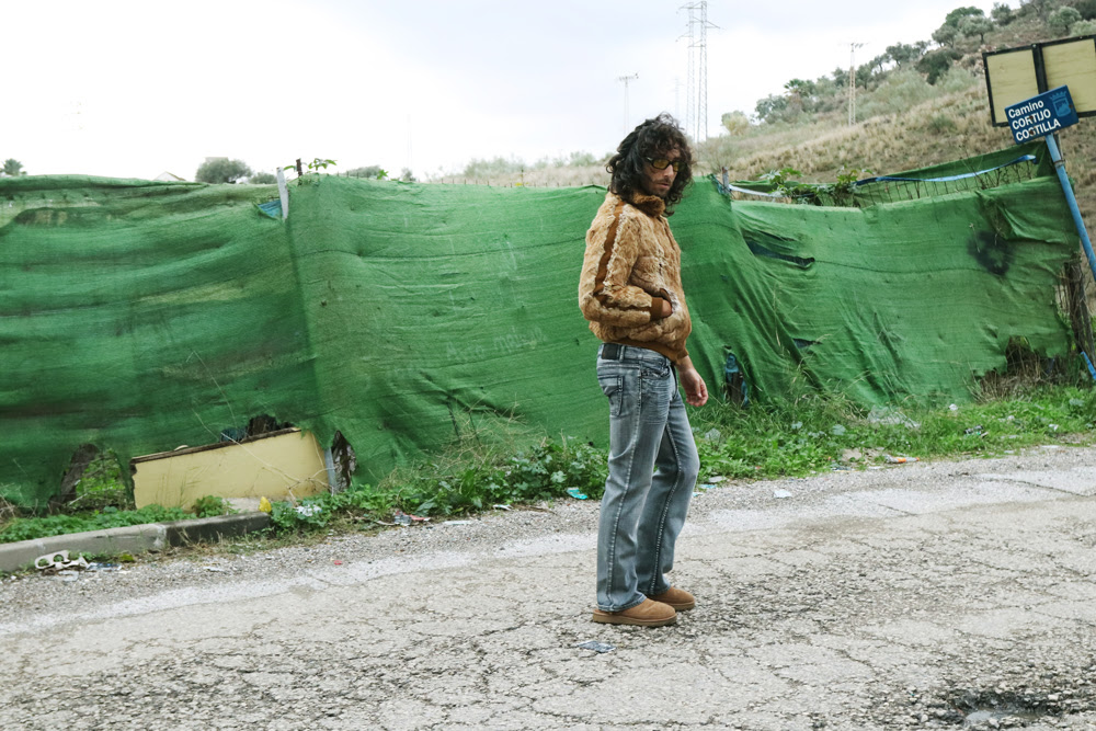 Christian Mira infiltra liberación y rebeldía al barrio en Chico The Look