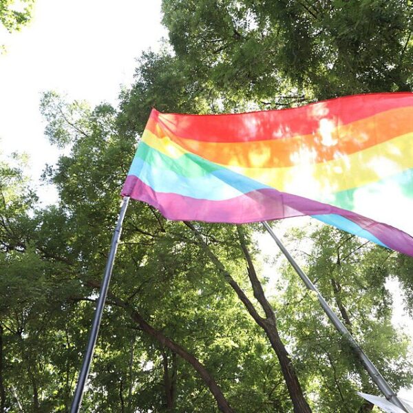 Adriano Antinoo alerta del aumento de agresiones sexuales a hombres homosexuales y bisexuales por parte de otros hombres