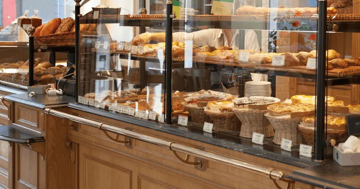 Condenado un empresario de Málaga por insultos homófobos contra un trabajador en la nómina de su panadería