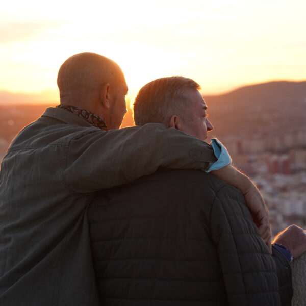 Un estudio de Orlander revela que el 73% de los hombres gais y bisexuales encuestados no siente pertenencia real a una comunidad