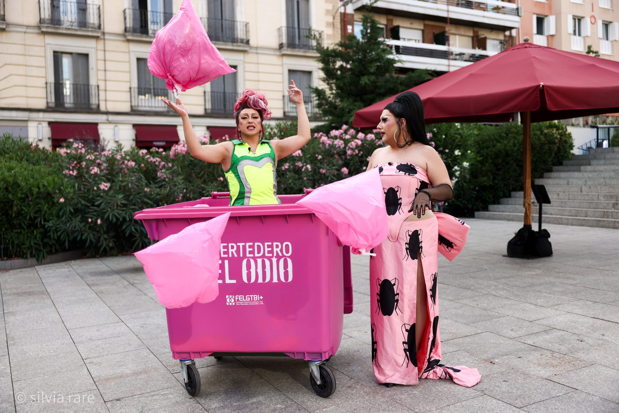 La Federación Estatal LGTBI+ convierte la LGTBIfobia diaria en residuo tóxico con “El Vertedero del Odio”