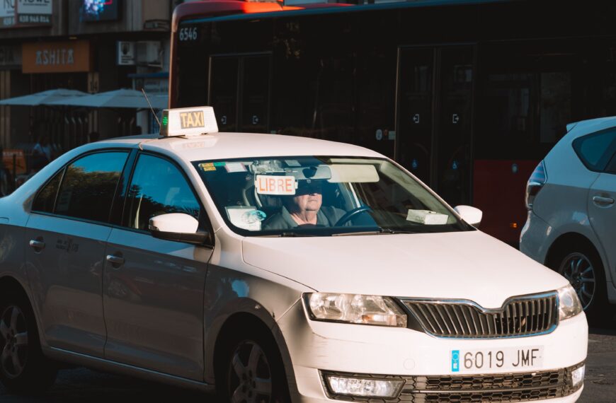 Medio centenar de municipios mantienen barreras que dificultan a las personas con VIH trabajar como taxistas