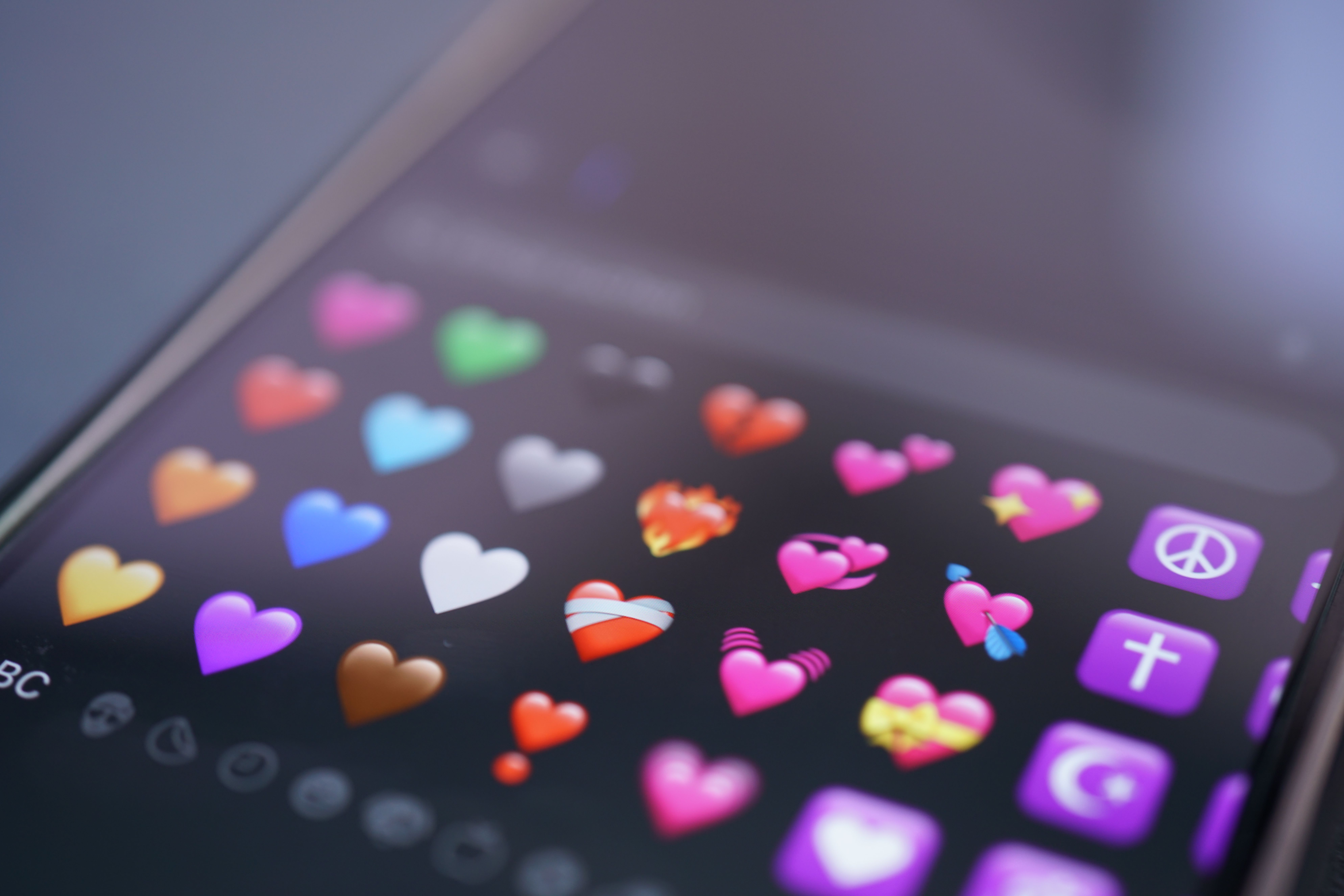 Emojis LGTBIQ+: banderas, parejas y familias diversas