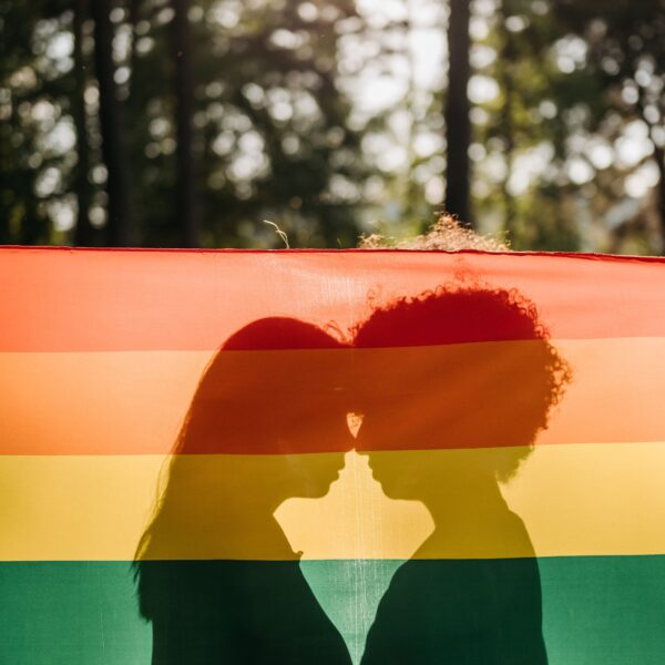 Bajo el Radar propone una nueva historia de amor entre mujeres cada mes