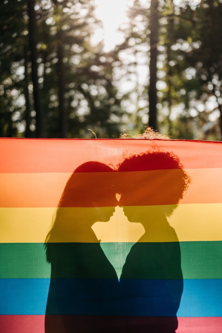 Bajo el Radar propone una nueva historia de amor entre mujeres cada mes