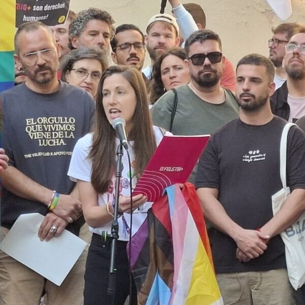 Entidades LGTBI+ y de derechos humanos reclaman ante la Embajada de Turquía el fin de la represión y la liberación de los detenidos