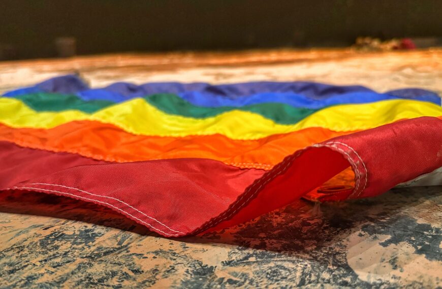 Turquía intensifica la represión contra la comunidad LGTBIQ+ con redadas, detenciones y censura digital